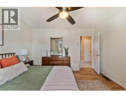 Living room - 811 Martin Avenue, Kelowna, BC V1Y6V4 Photo 14