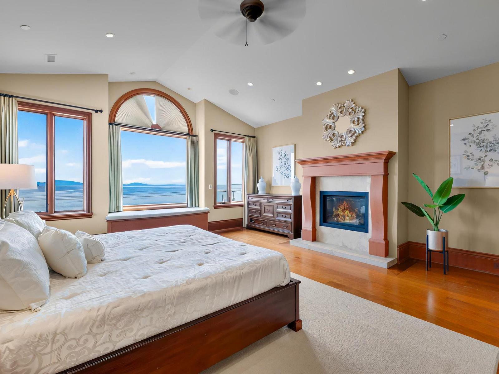 14334 SUNSET DRIVE, White Rock