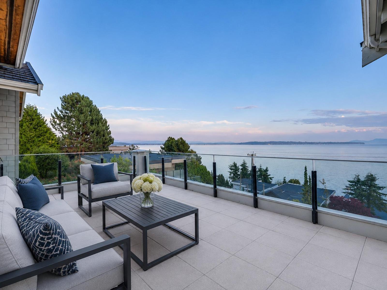 14334 SUNSET DRIVE, White Rock