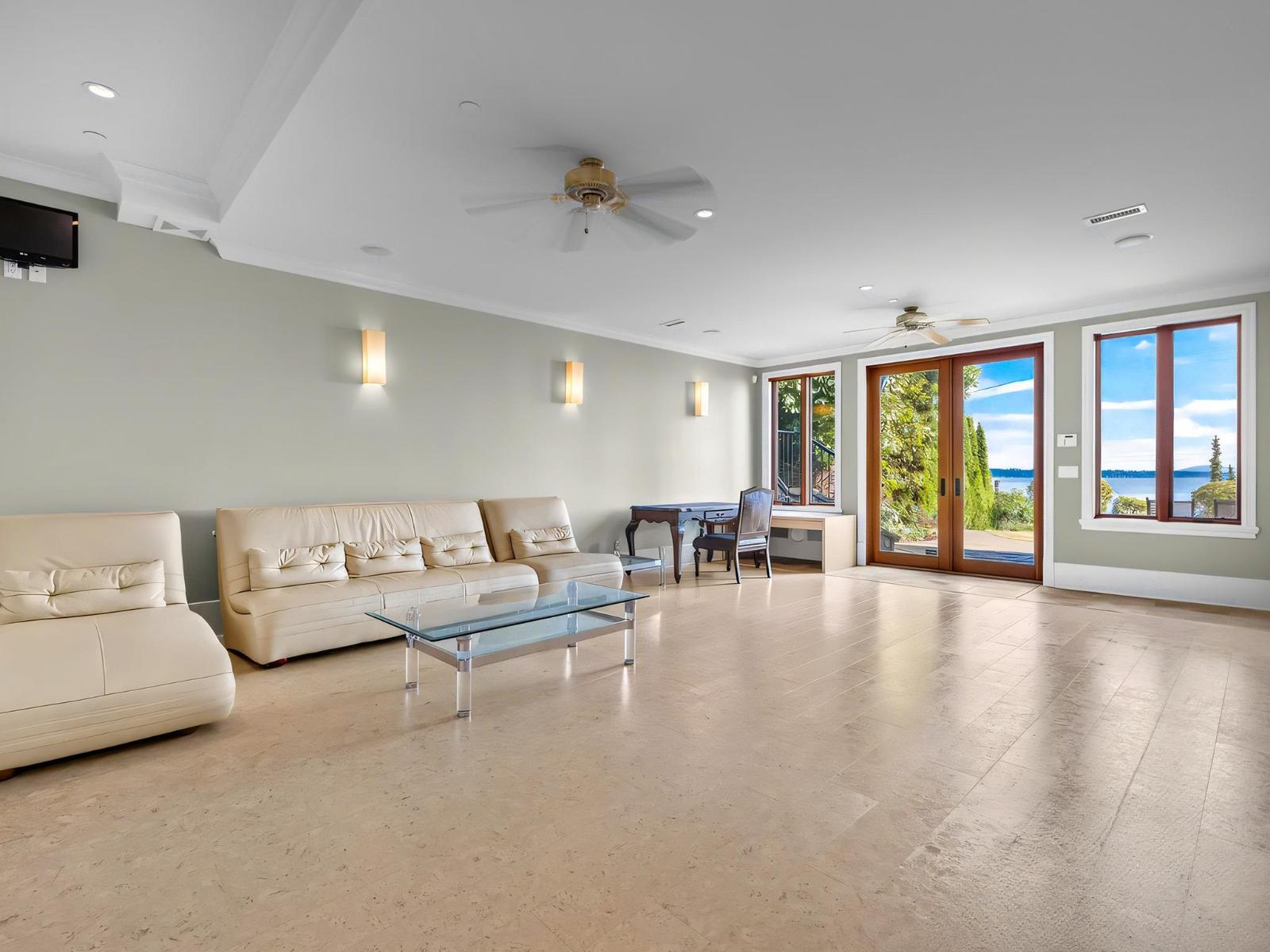 14334 SUNSET DRIVE, White Rock