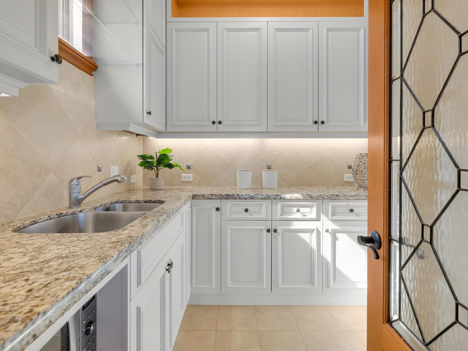 14334 SUNSET DRIVE, White Rock
