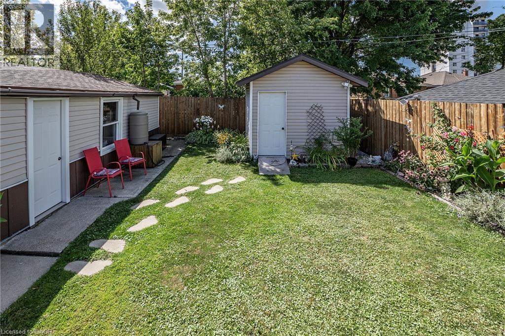 98 DUNCOMBE Drive - 32