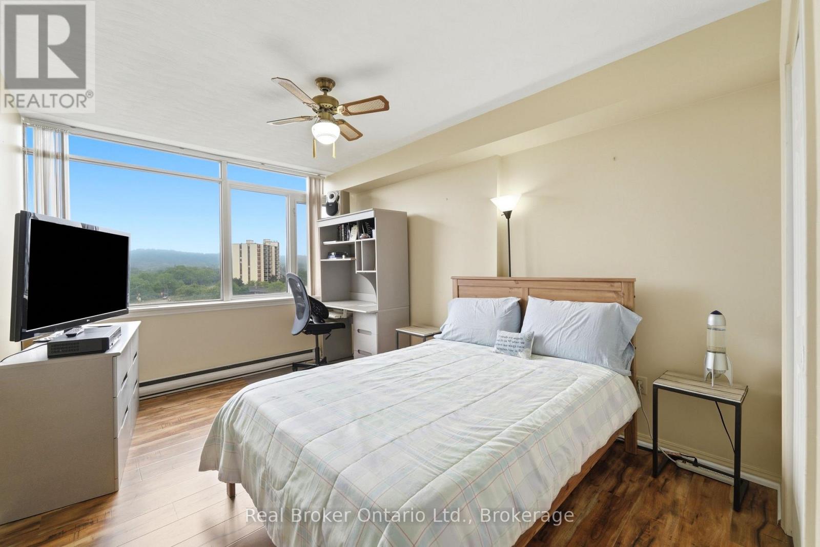 #908 40 HARRISFORD STREET - Image 22