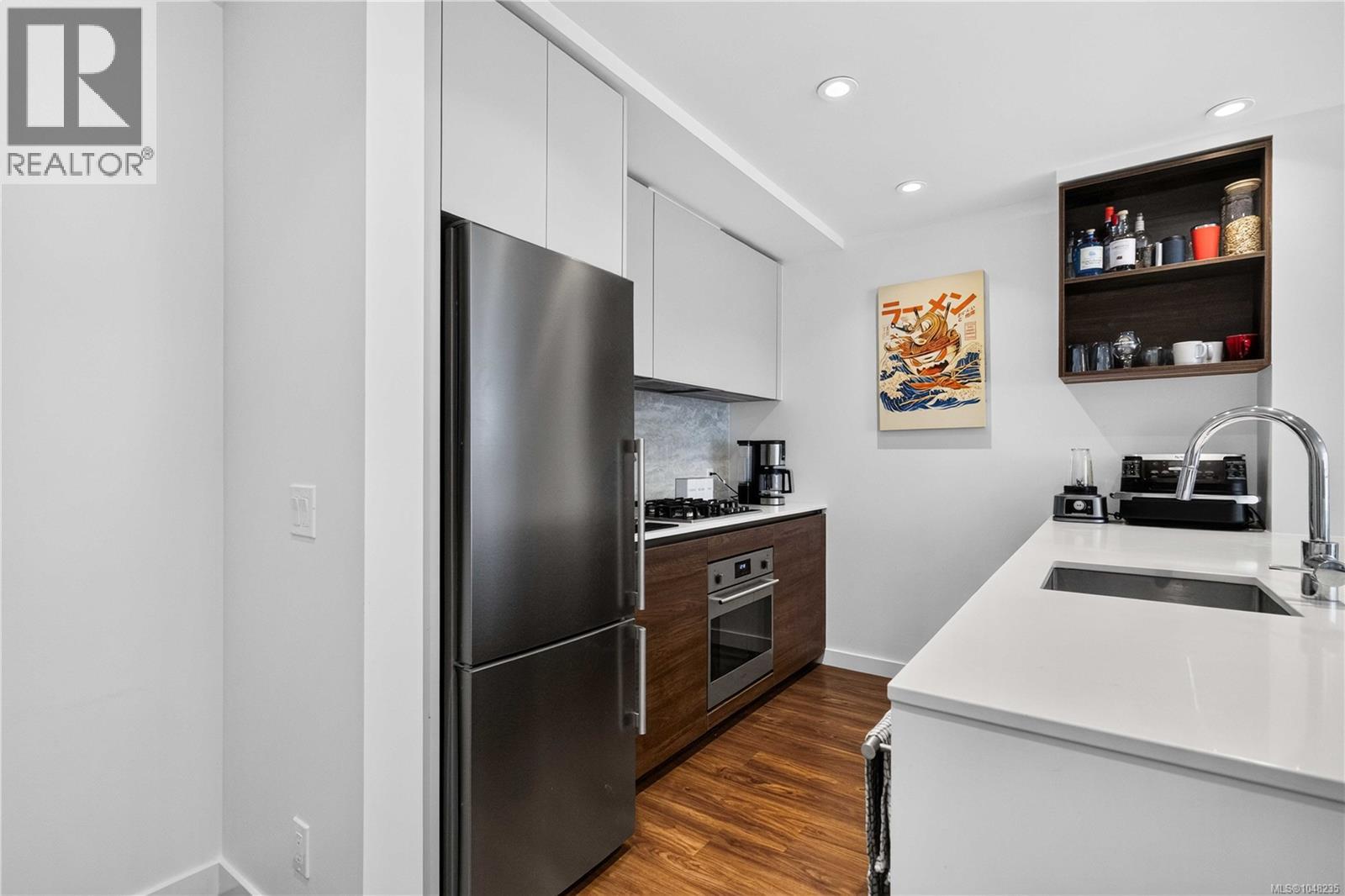 #901 363 Tyee Rd - Image 10