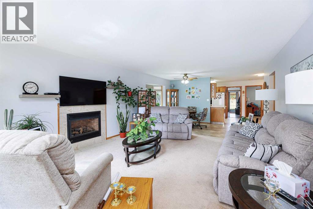 Listing photo – 4634 42 Street Crescent, Red Deer