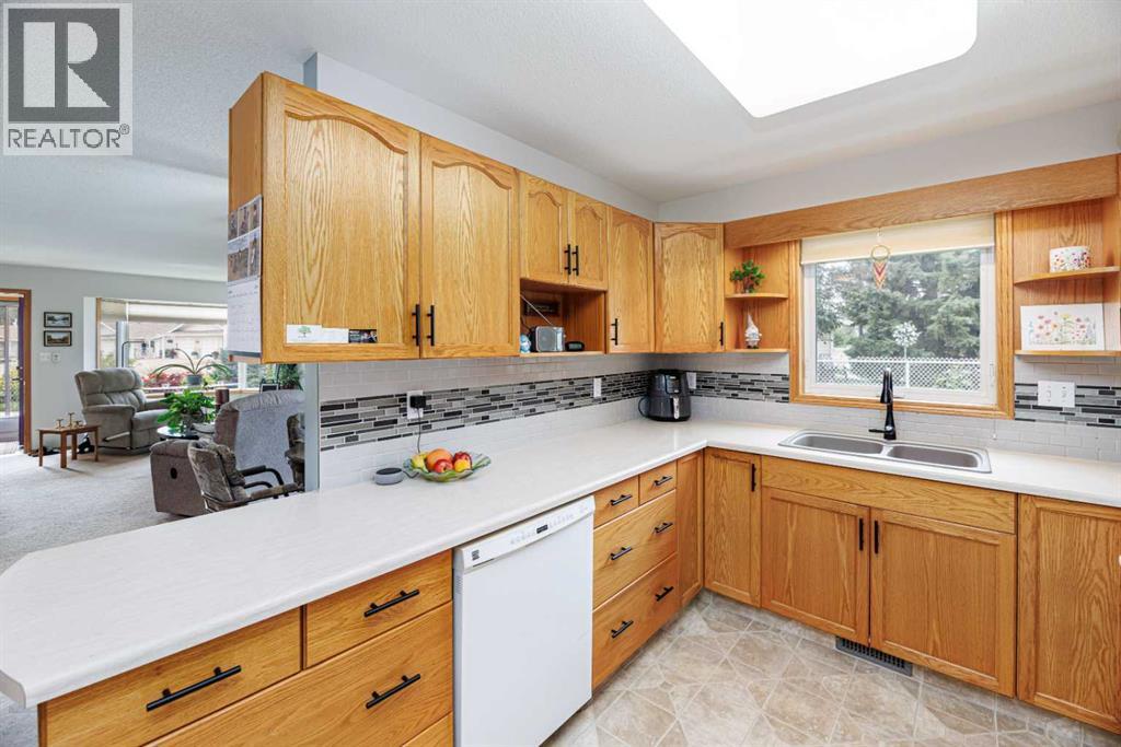 Listing photo – 4634 42 Street Crescent, Red Deer