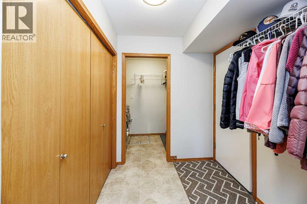 Listing photo – 4634 42 Street Crescent, Red Deer