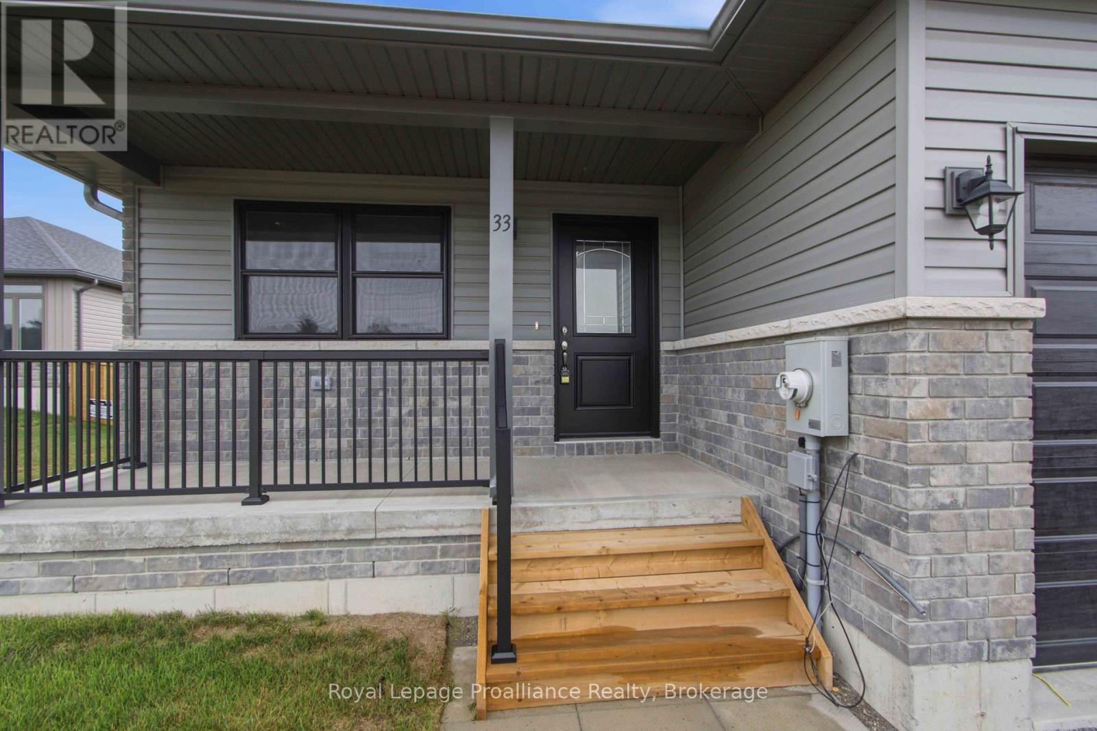 33 CLAYTON JOHN AVENUE - 2