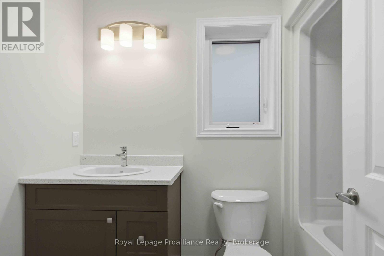 33 CLAYTON JOHN AVENUE - 17