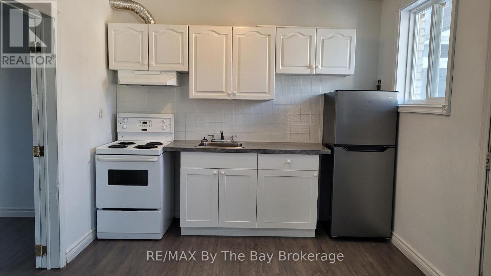#B12 280 River Road East, Wasaga Beach, Ontario, L9Z2L7, Wasaga Beach, Ontario — photo 3 of 5