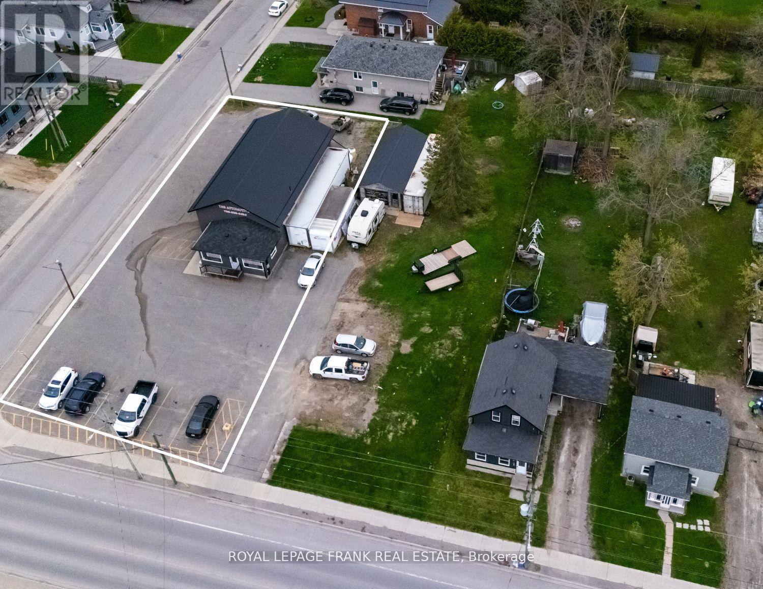 118 Queen Street, Kawartha Lakes (Lindsay), Ontario, K9V1G9, Kawartha Lakes (Lindsay), Ontario — photo 1 of 5