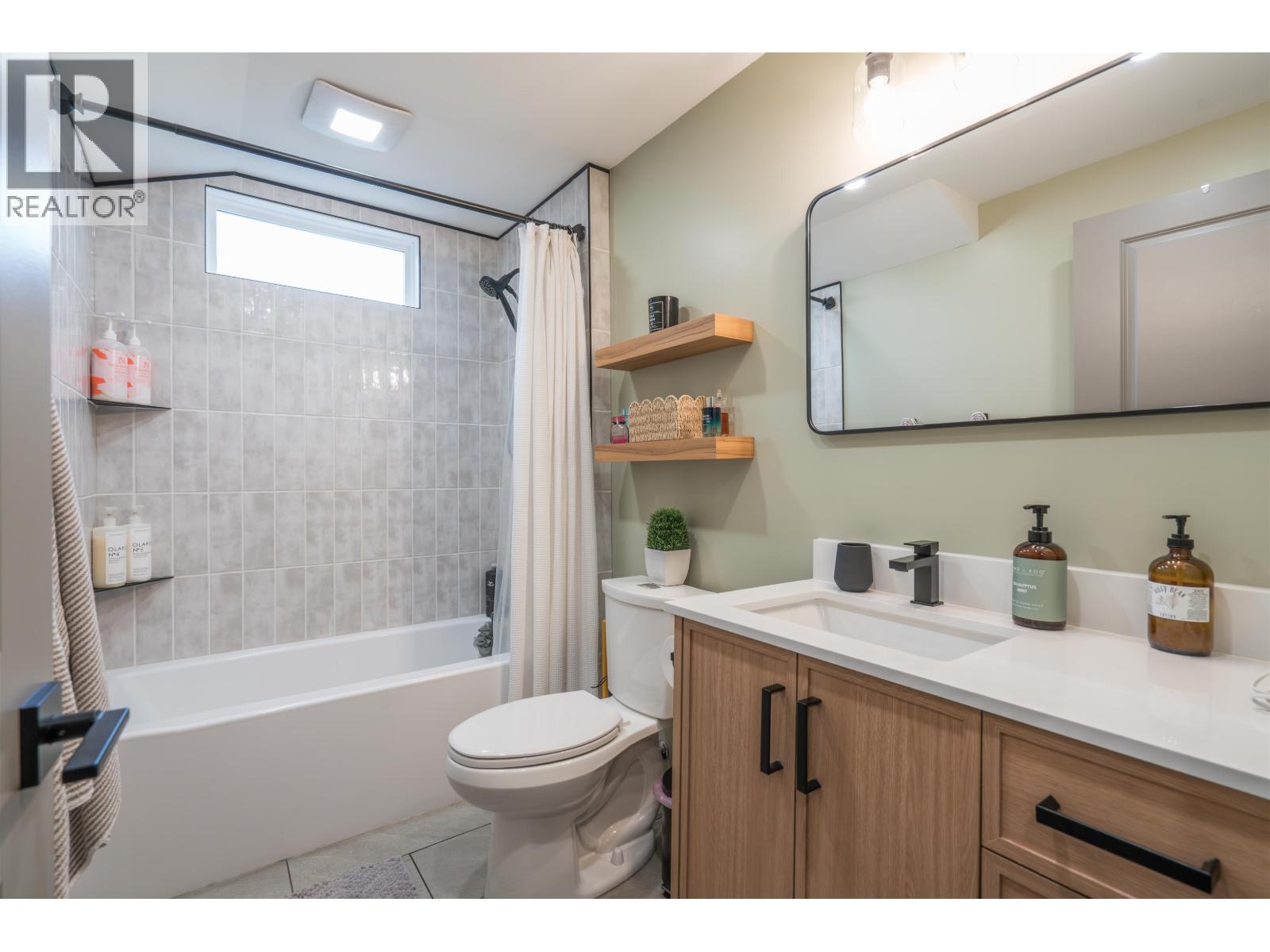 1092 LIMESTONE CRESCENT - Image 17