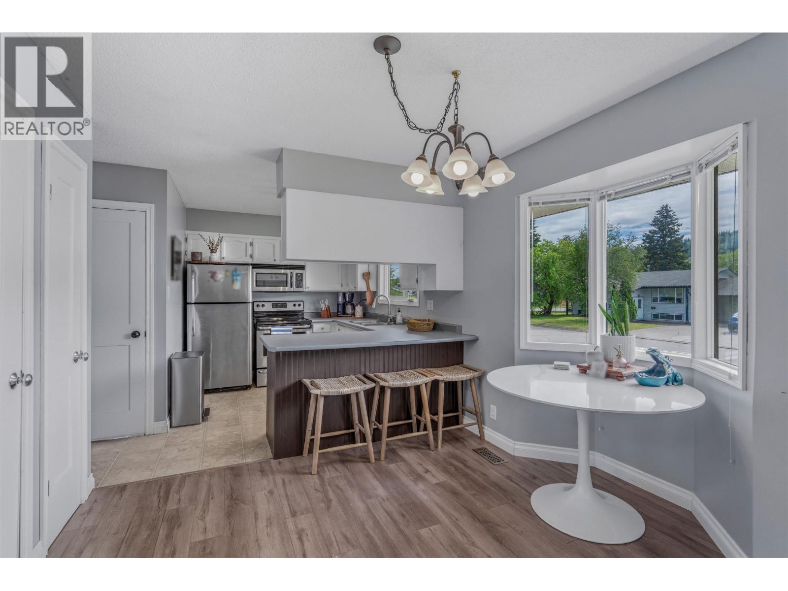 1092 LIMESTONE CRESCENT - Image 5