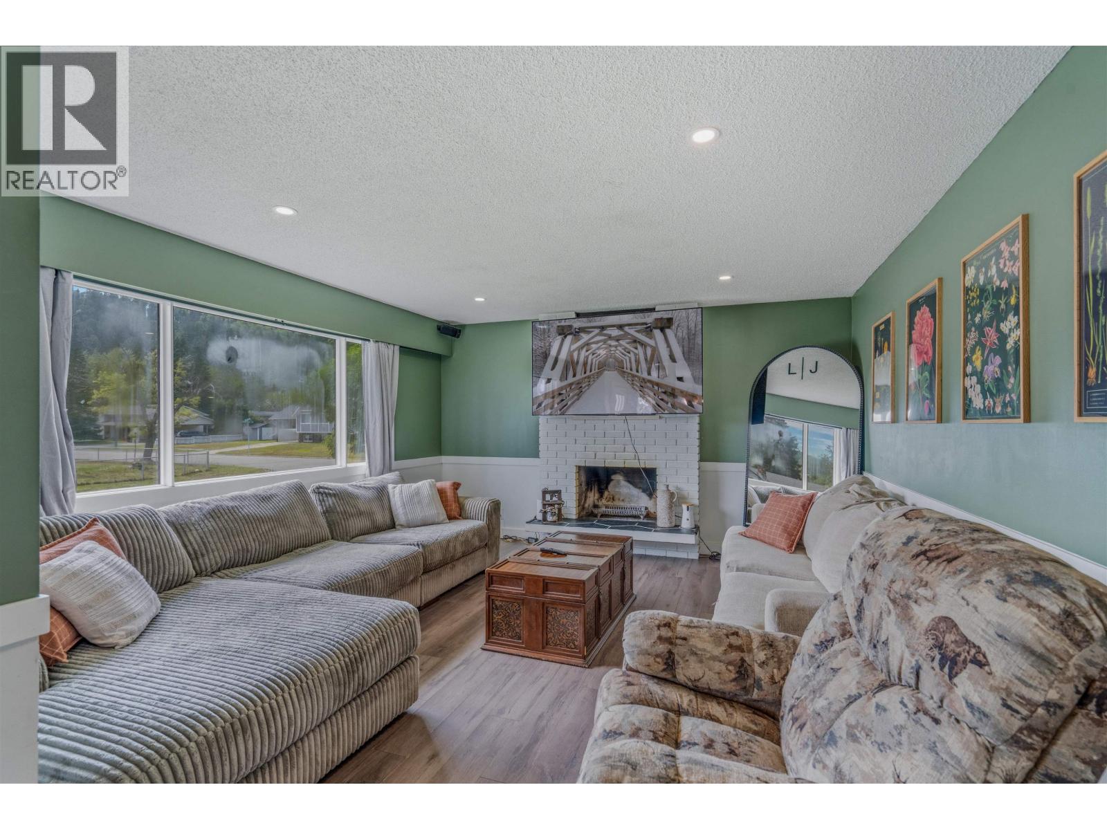 1092 LIMESTONE CRESCENT - Image 4
