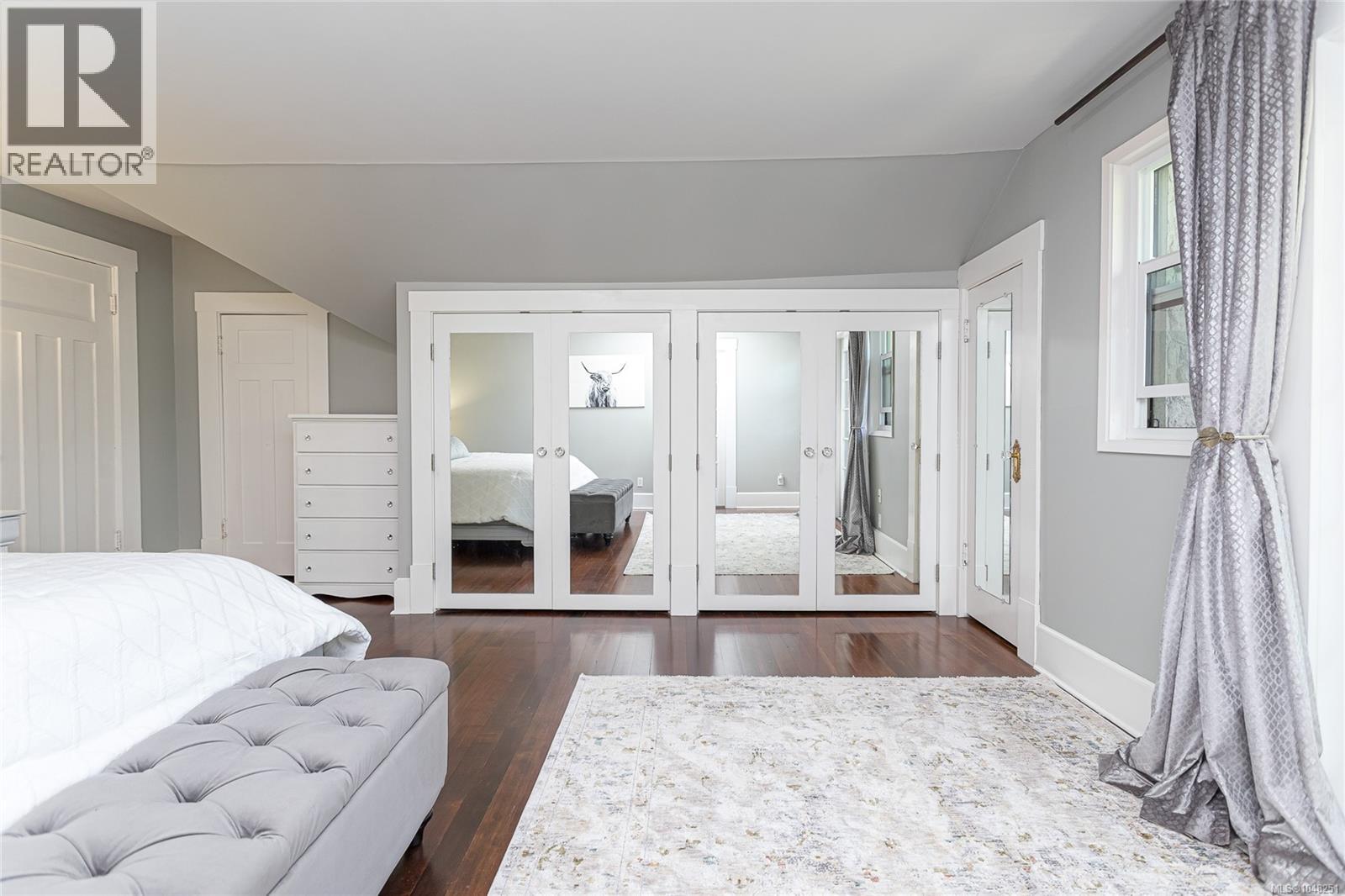 875 Richmond Ave - Image 25