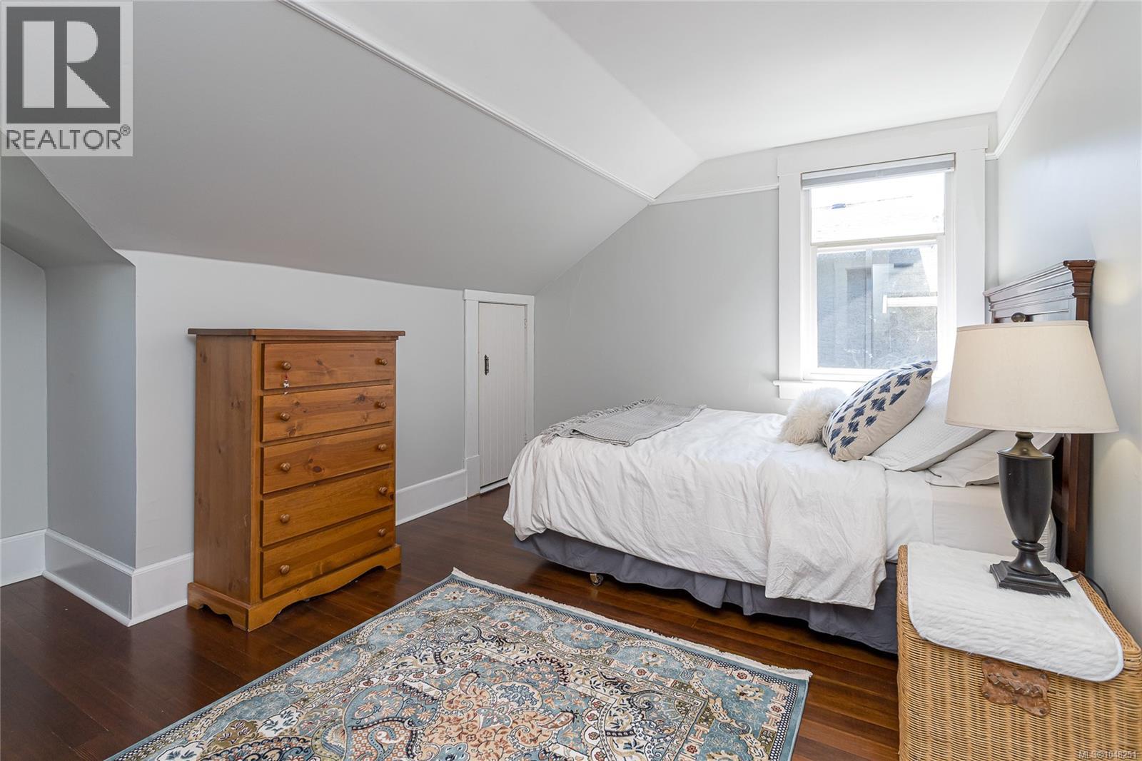 875 Richmond Ave - 33