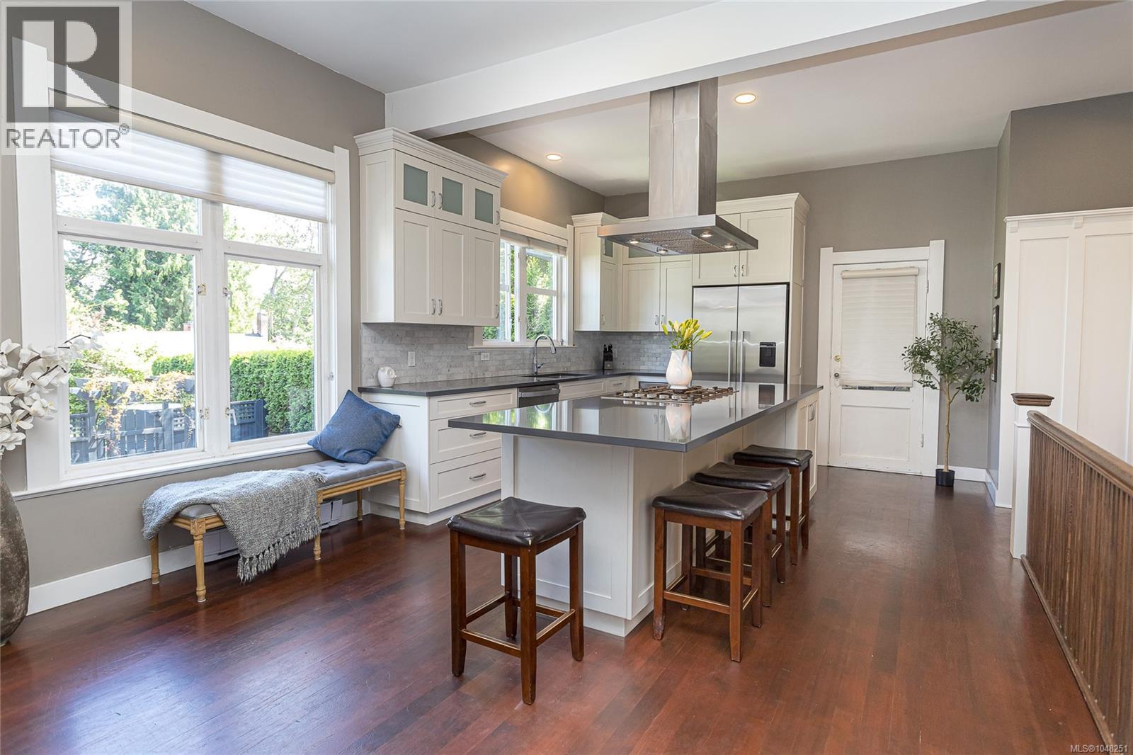 875 Richmond Ave - Image 16
