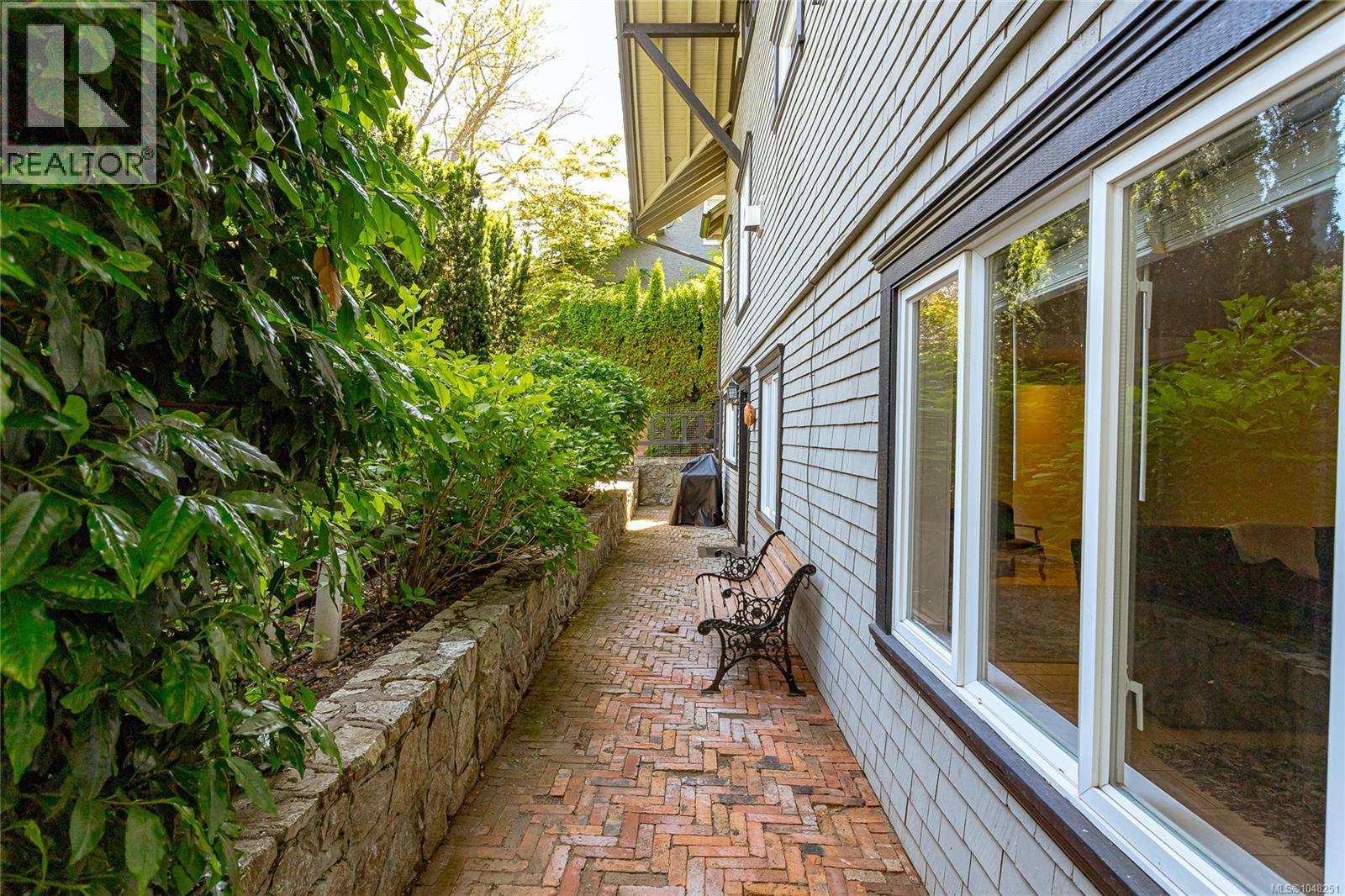 875 Richmond Ave - Image 60