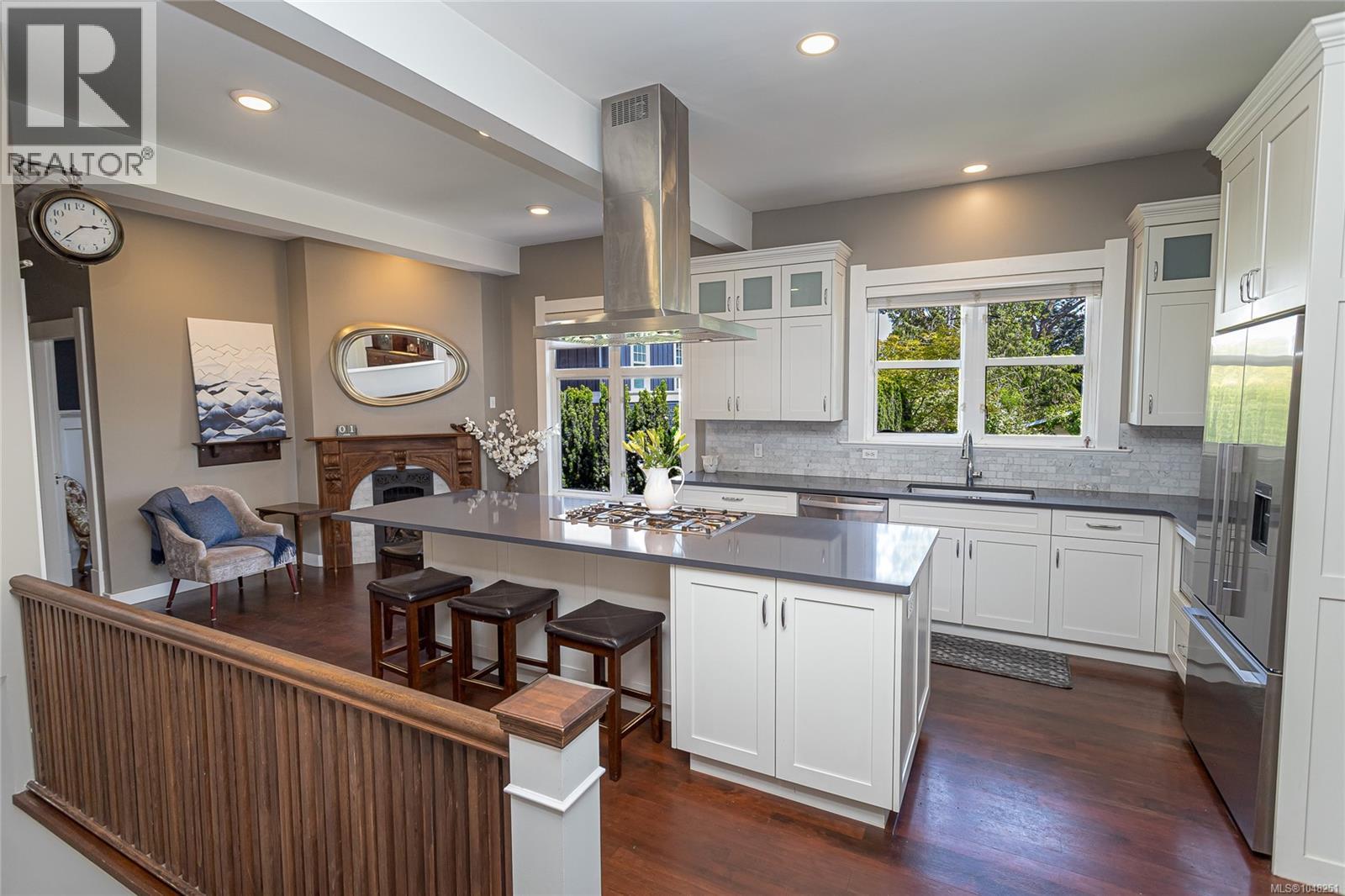 875 Richmond Ave - 1
