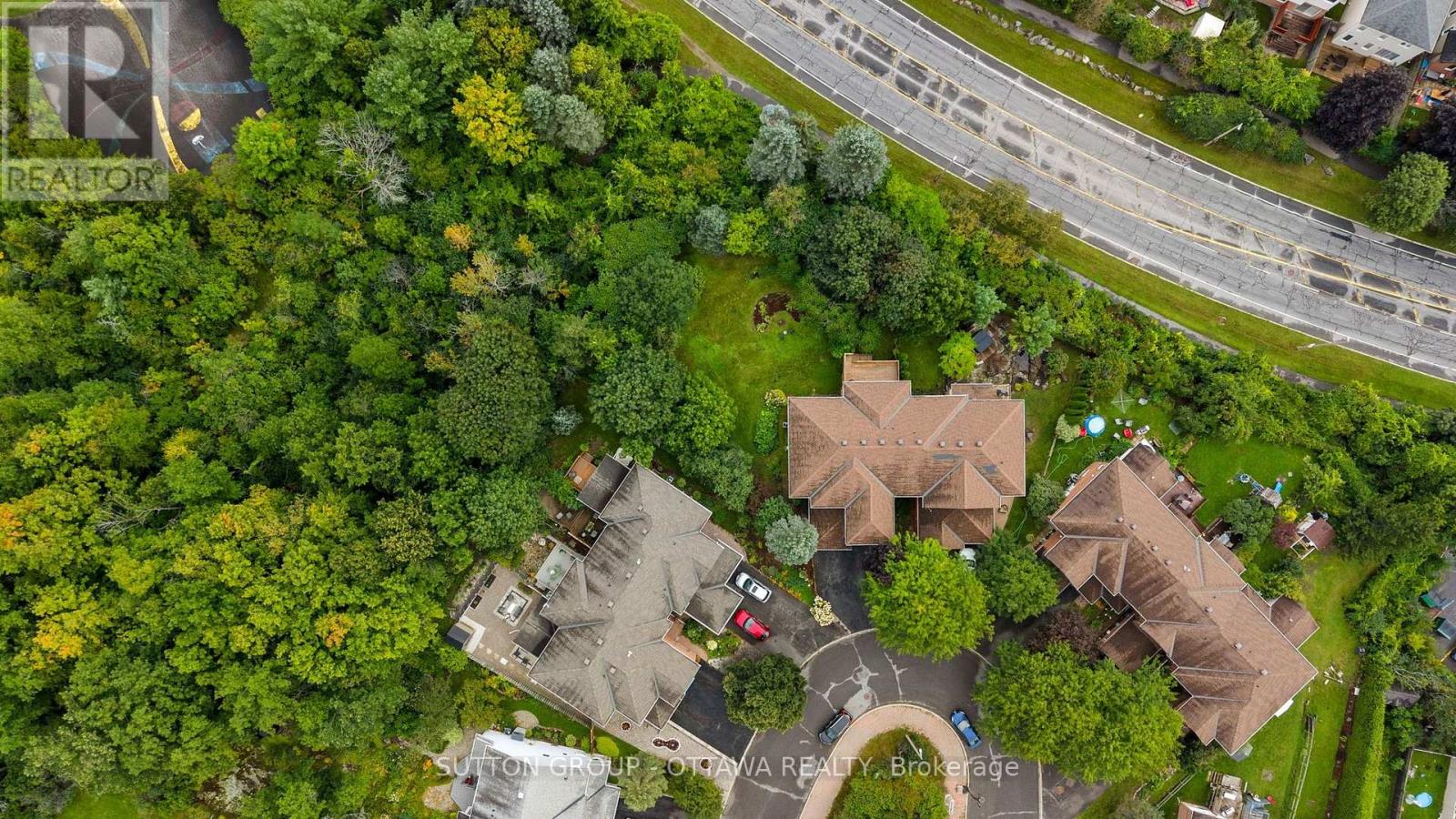 52 WINDCREST COURT - 40
