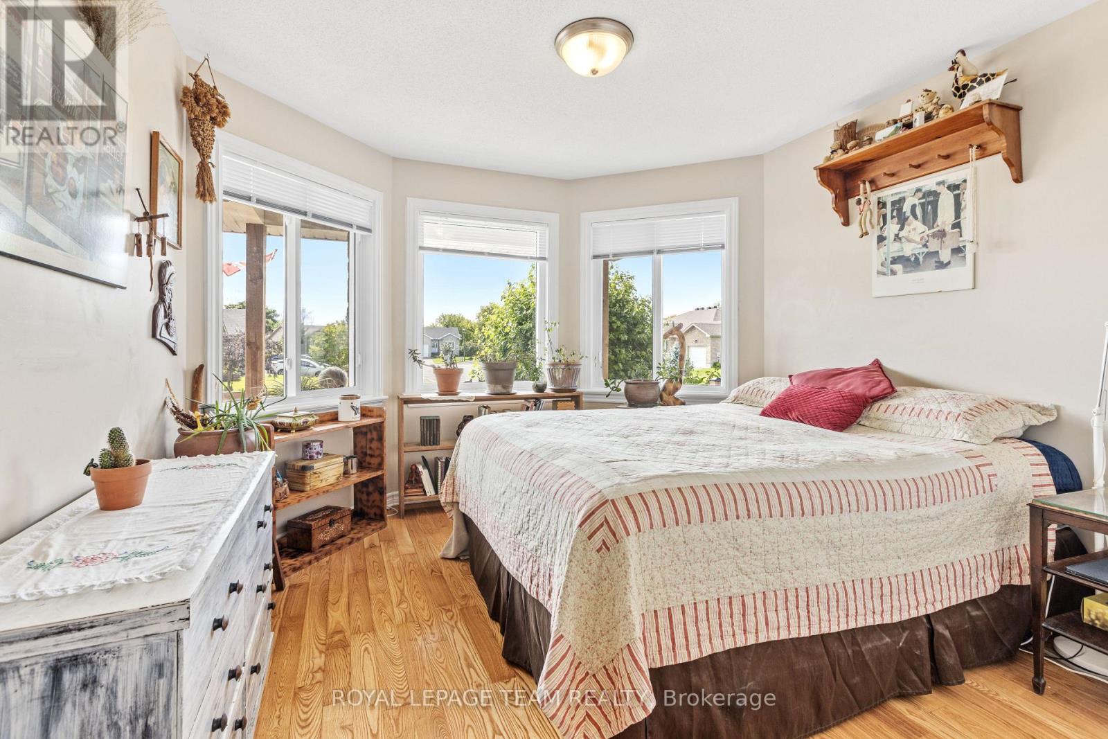 141 RAINA WAY - 16