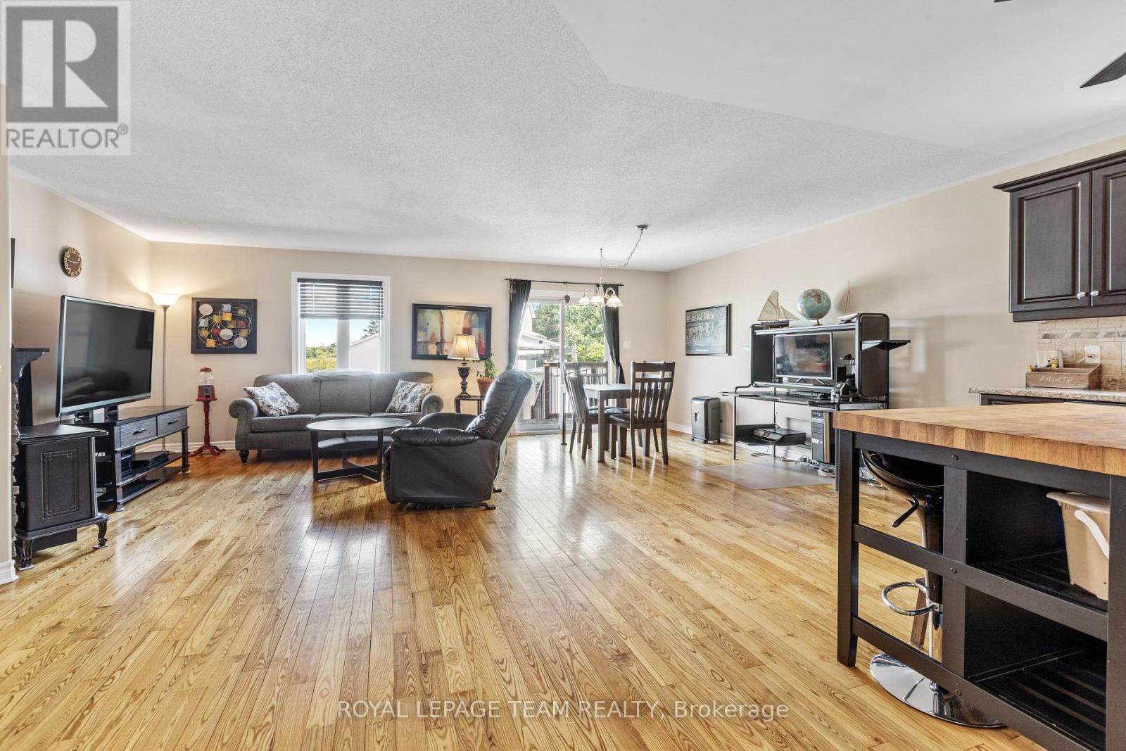 141 RAINA WAY - 18