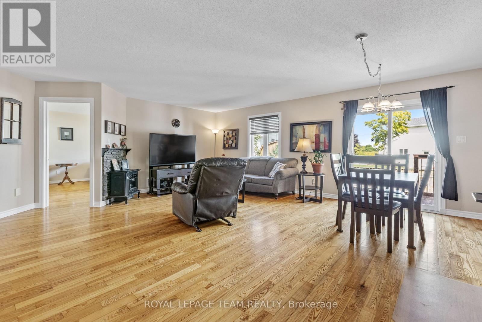 141 RAINA WAY - Image 19