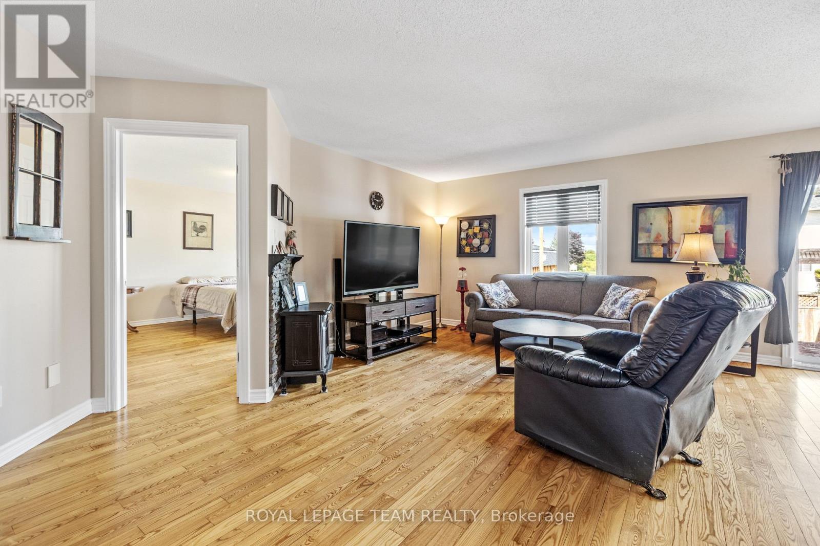 141 RAINA WAY - 20