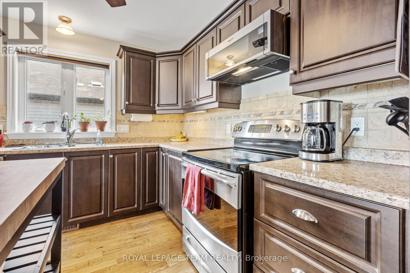 141 RAINA WAY - 22