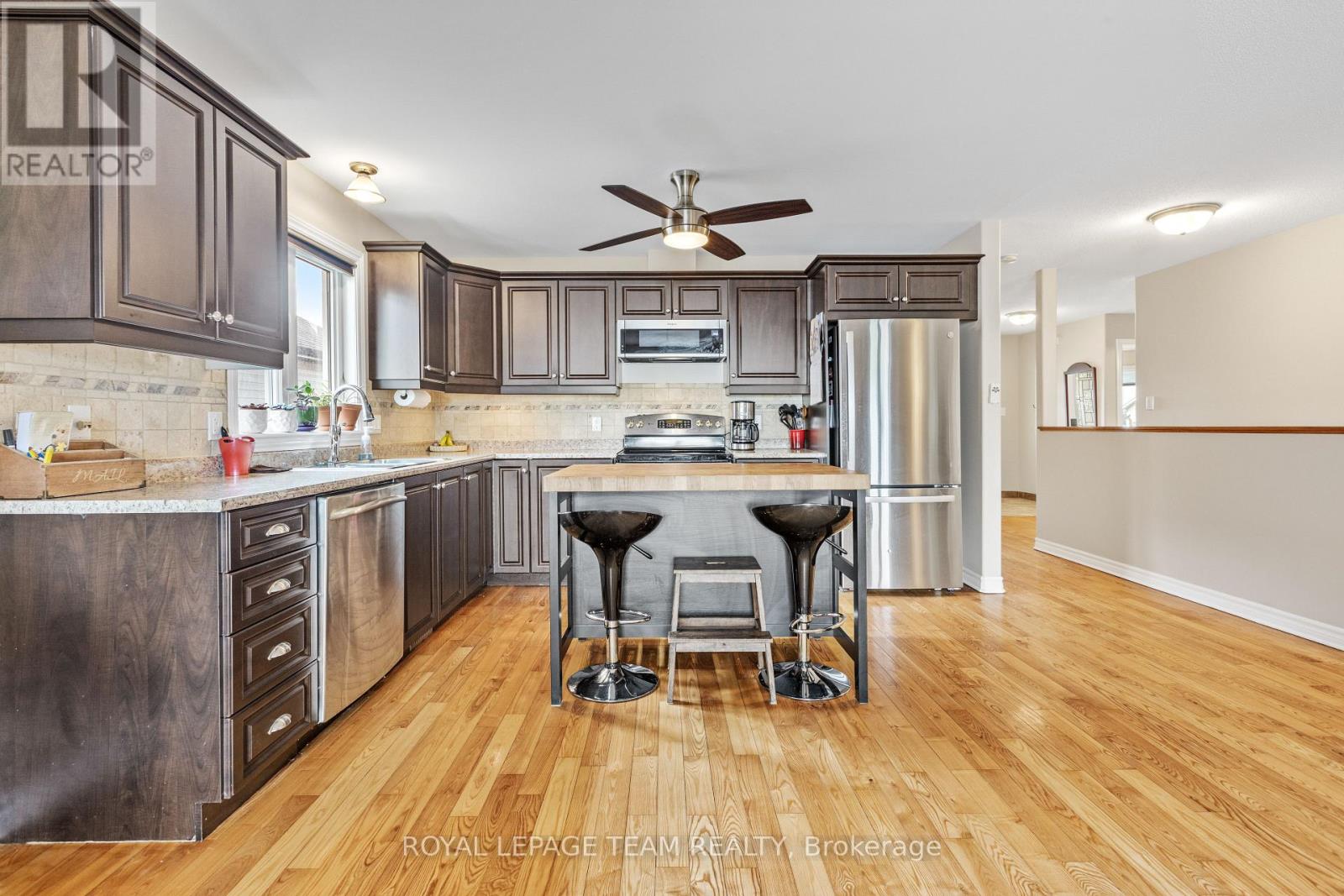 141 RAINA WAY - 28