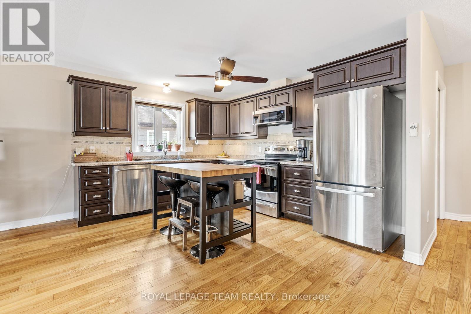 141 RAINA WAY - 29