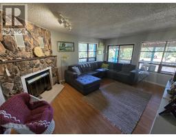 Living room - 1037 Raft River Road, Clearwater, BC V0E1N1 Photo 9