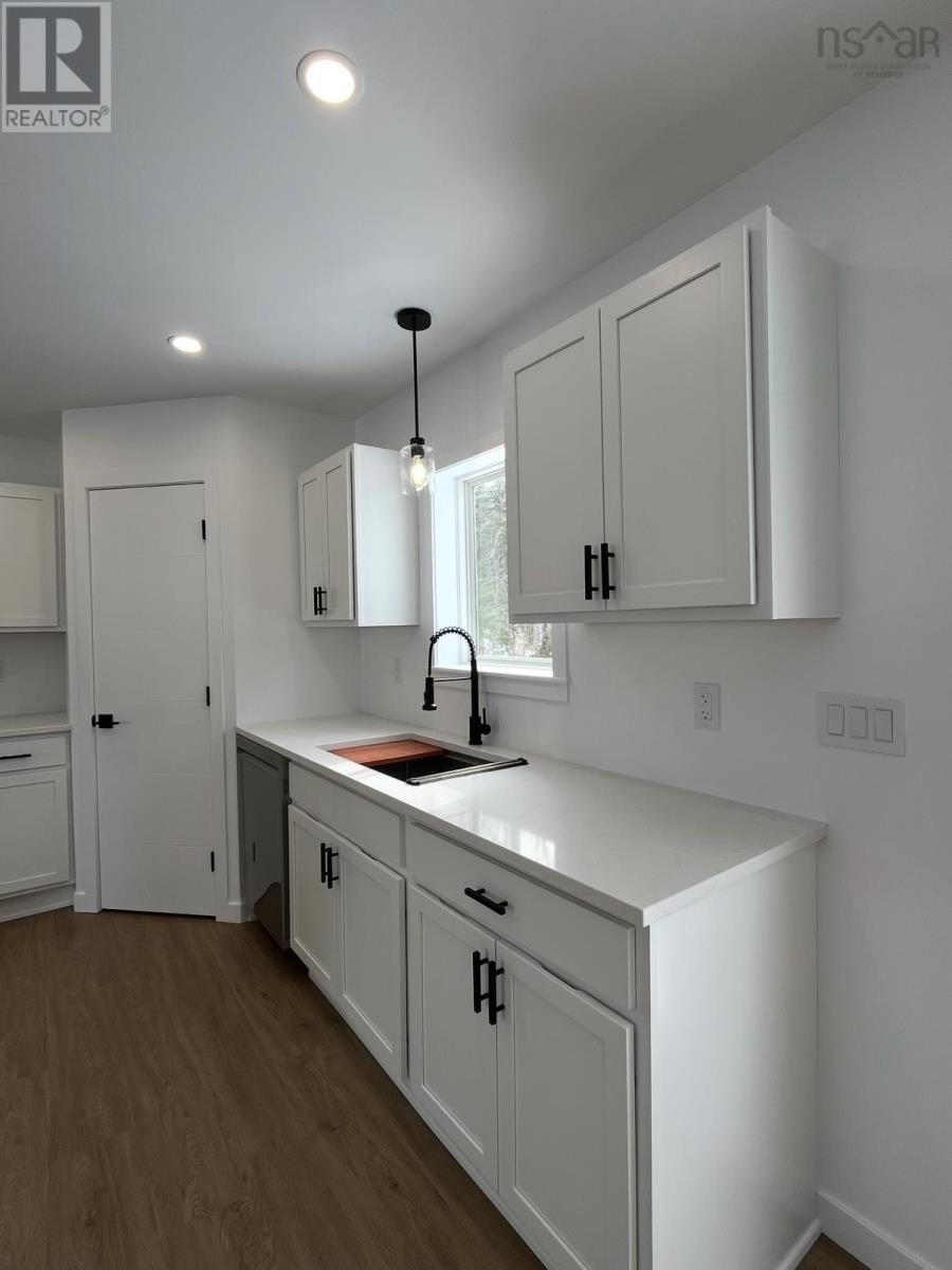 402 MULLOCK Road - 3