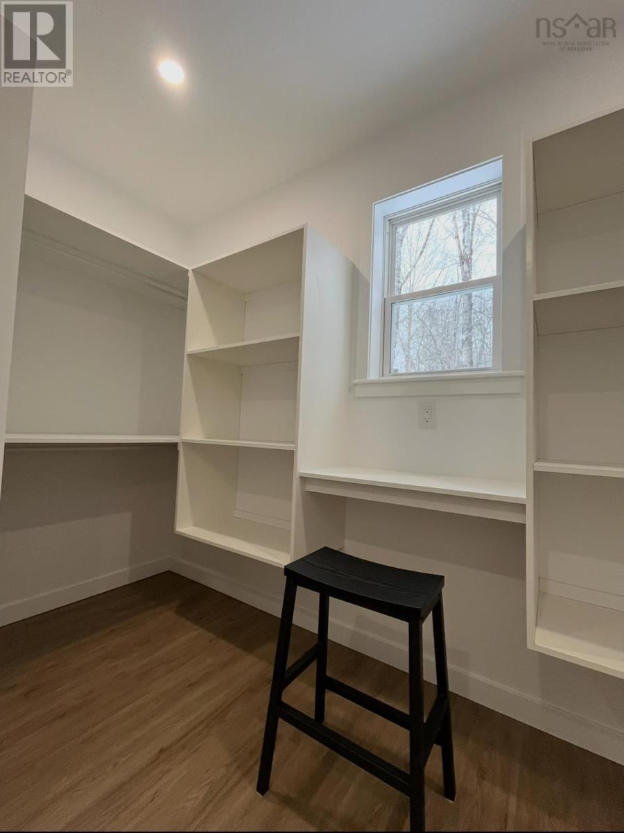 402 MULLOCK Road - 6