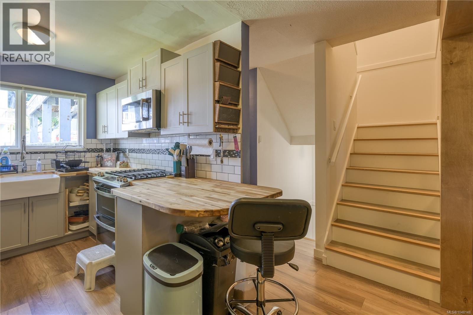 64 Clark Dr - Image 18