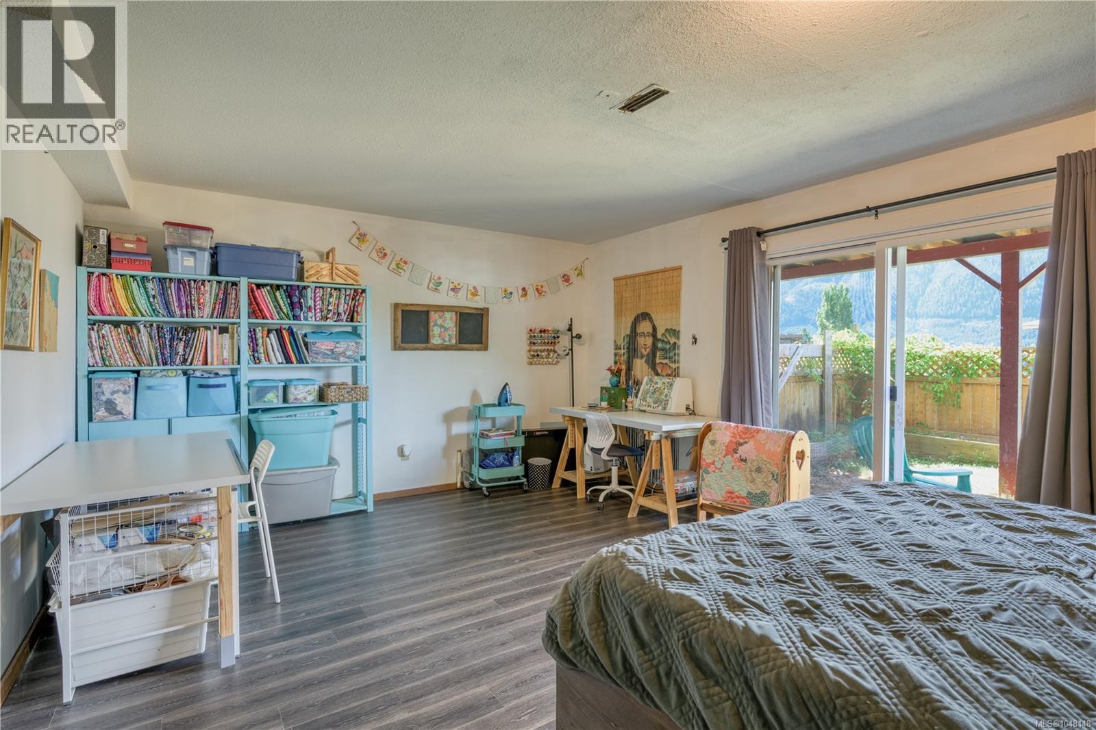 64 Clark Dr - 24