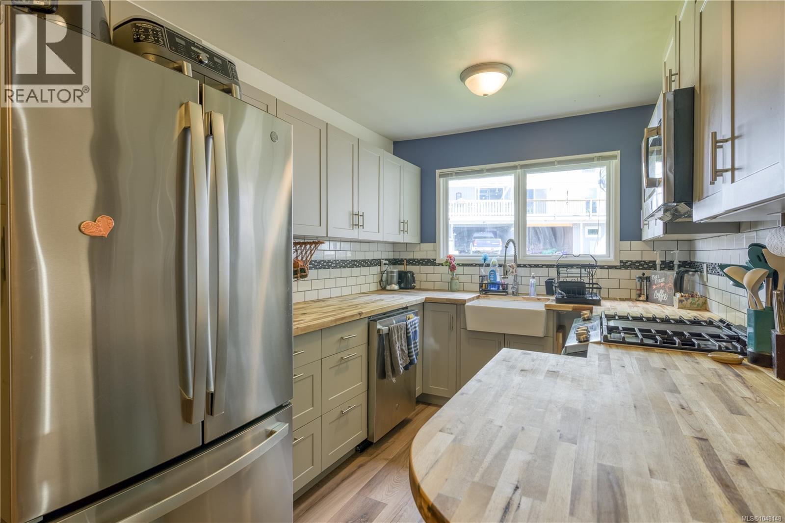 64 Clark Dr - 6