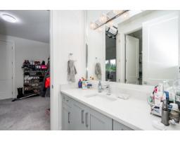 4945 205a Street, Langley, BC V3A2A8 Photo 32