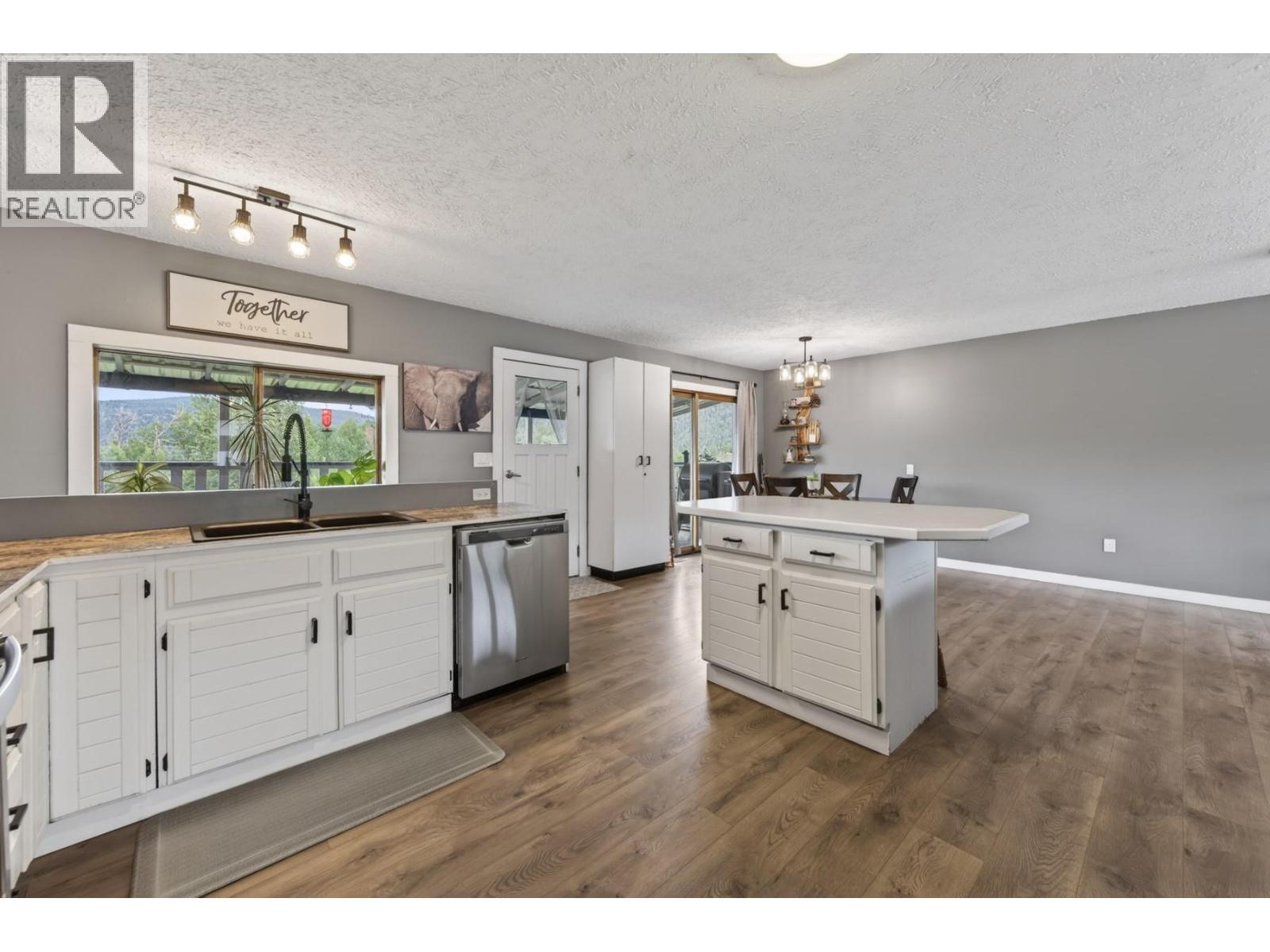 360 GRAY Avenue - Image 12