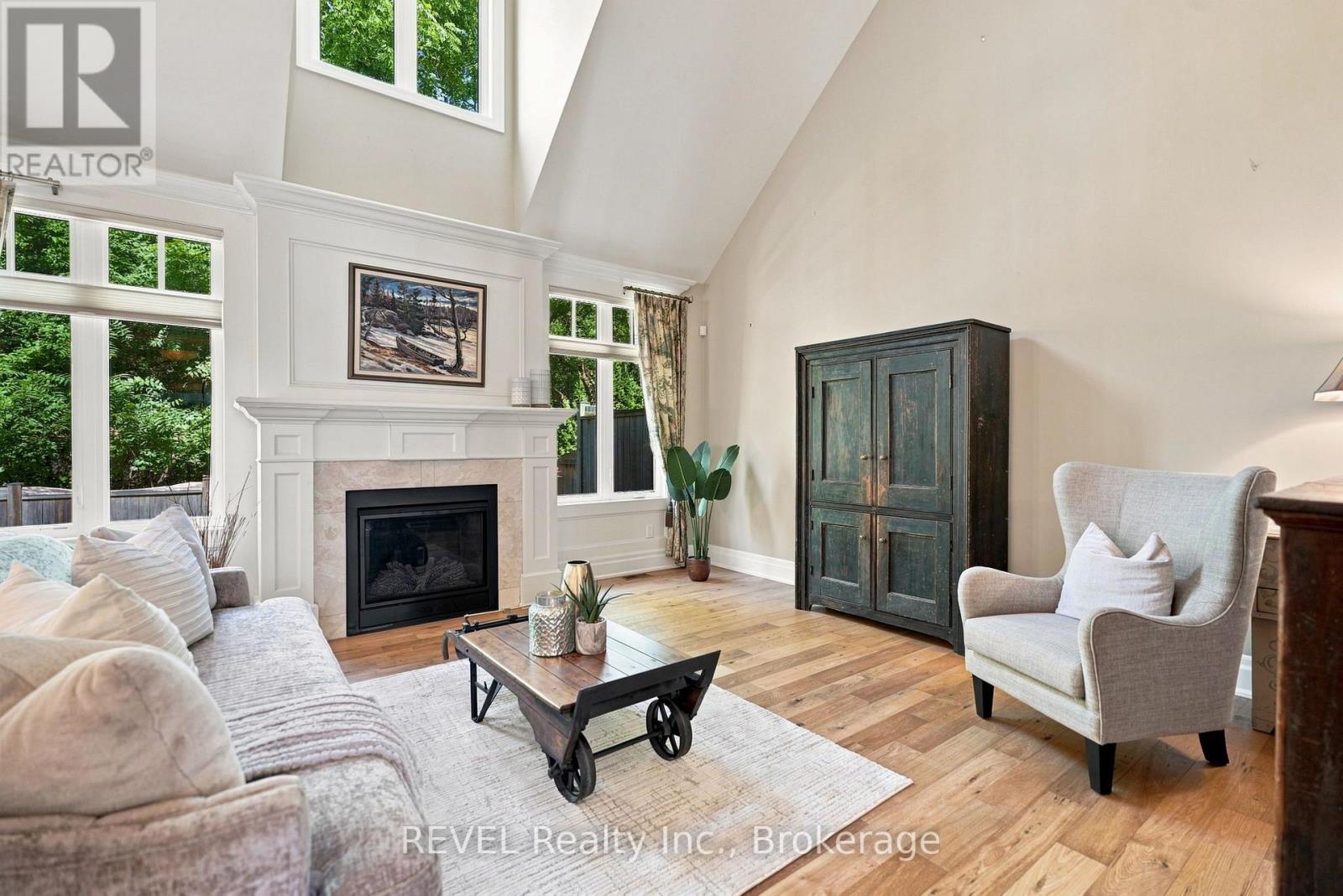 10 EVERGREEN LANE - Image 19