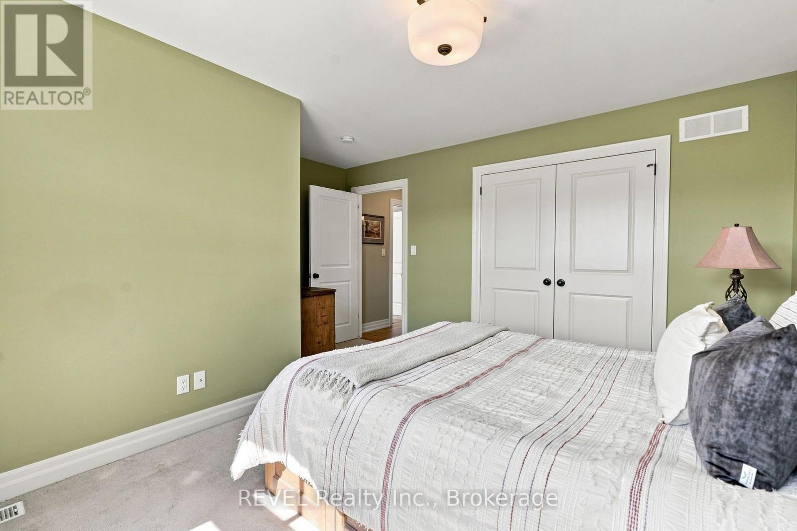 10 EVERGREEN LANE - Image 29