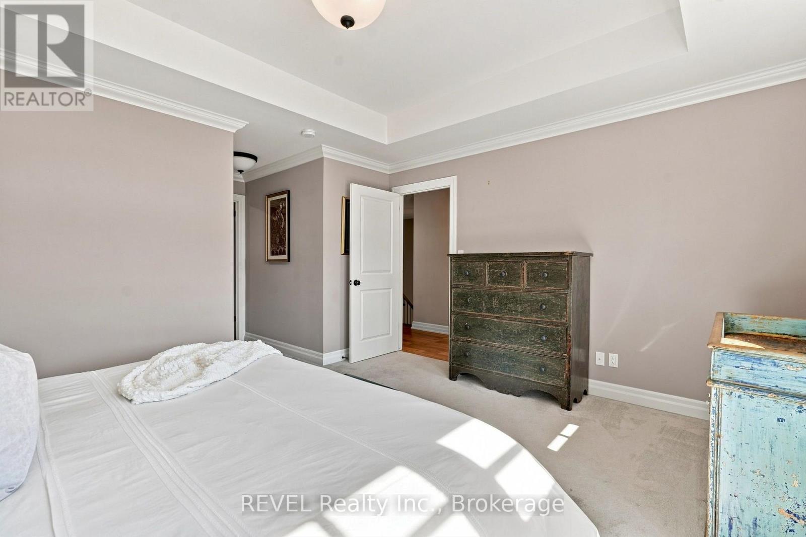 10 EVERGREEN LANE - Image 32