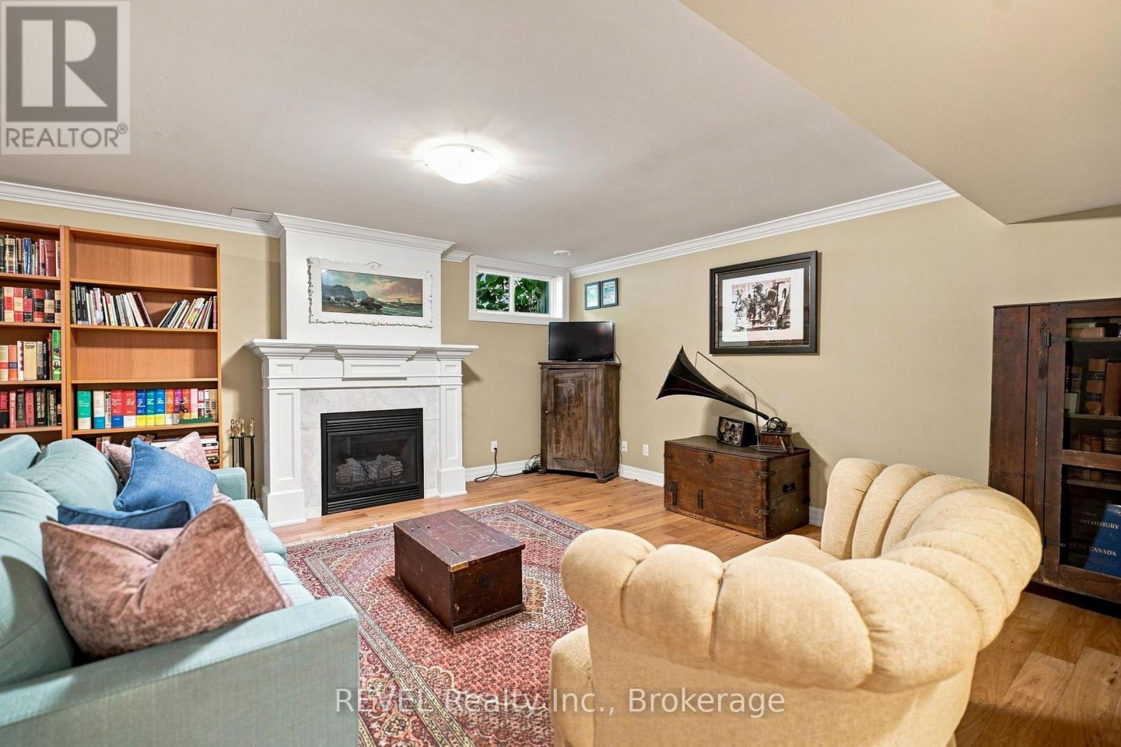 10 EVERGREEN LANE - Image 36