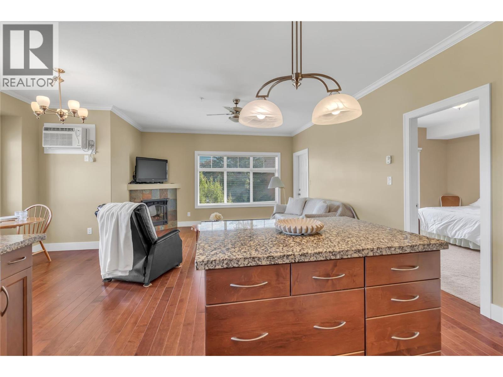 401 240 Wade Avenue, Penticton