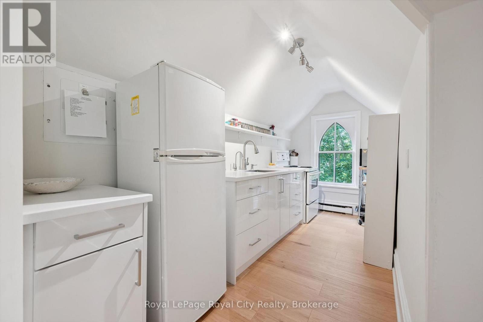 80 LONDON ROAD W - Image 35