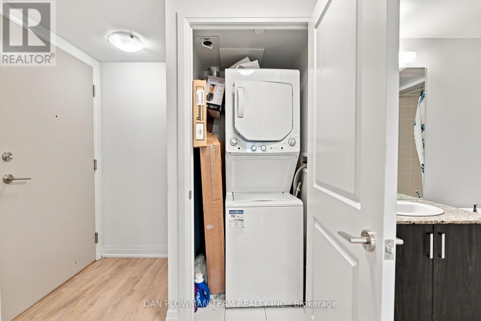 #227 20 MEADOWGLEN PLACE - Image 16