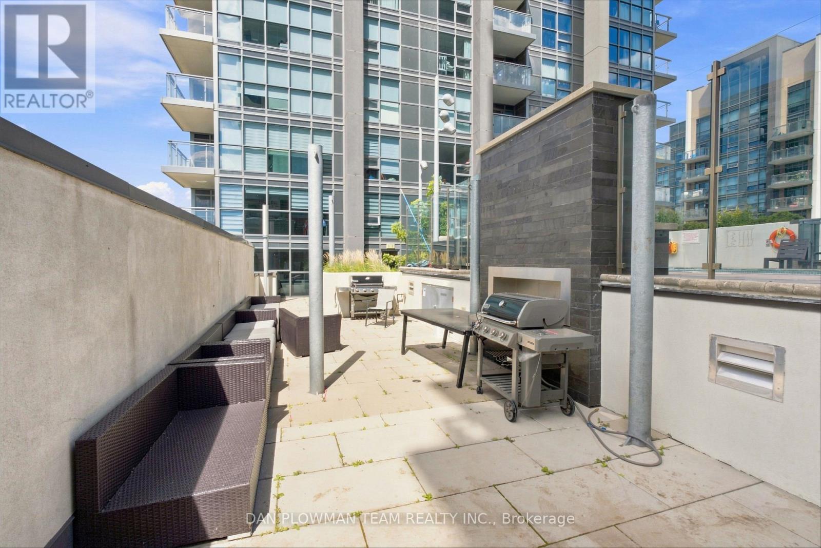 #227 20 MEADOWGLEN PLACE - Image 22