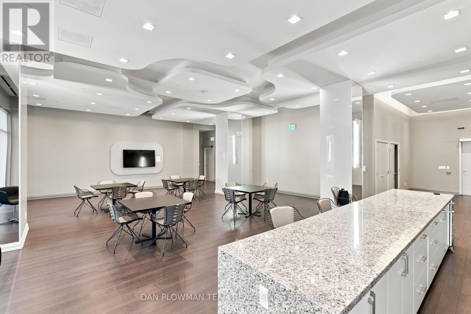#227 20 MEADOWGLEN PLACE - Image 26