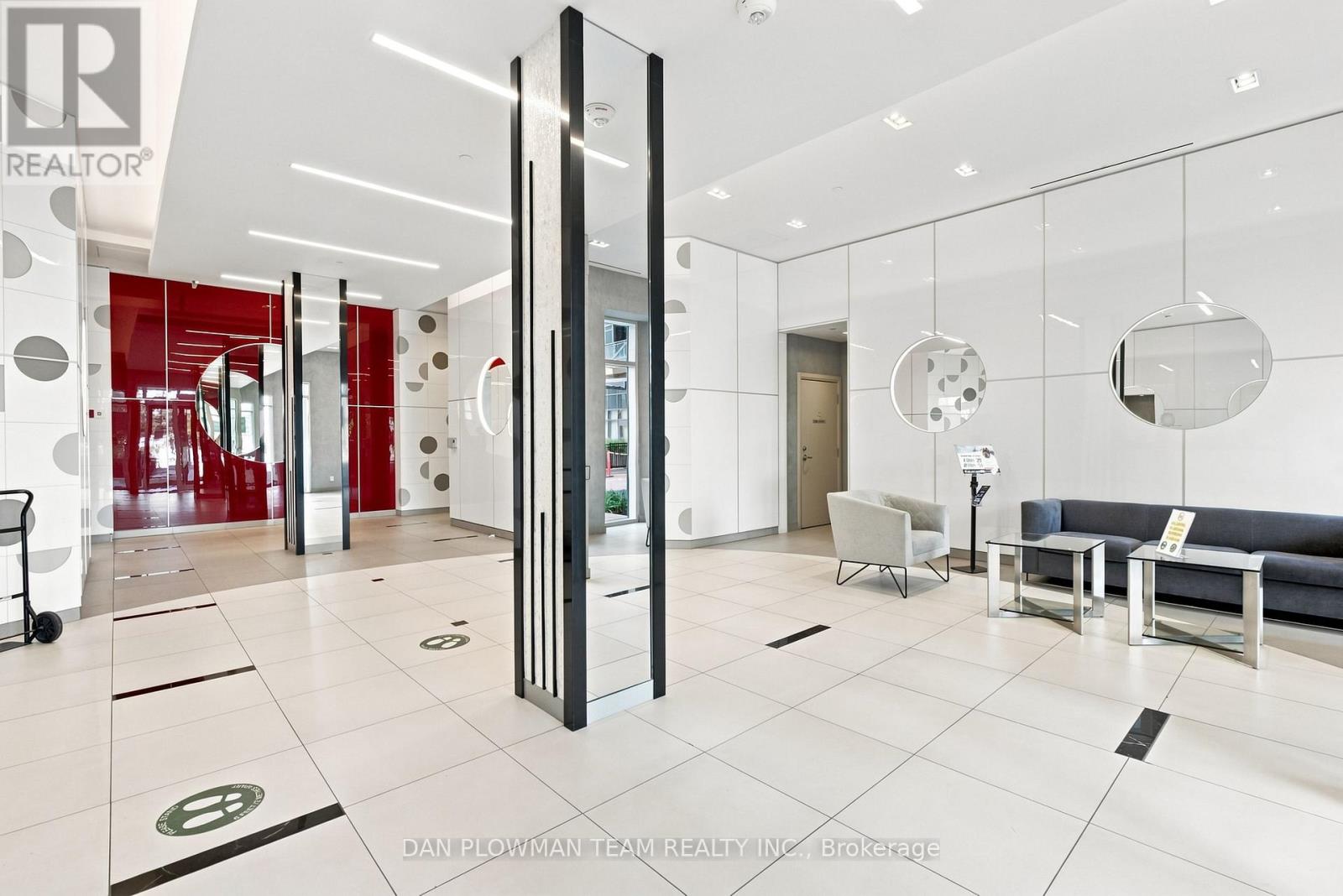 #227 20 MEADOWGLEN PLACE - Image 33