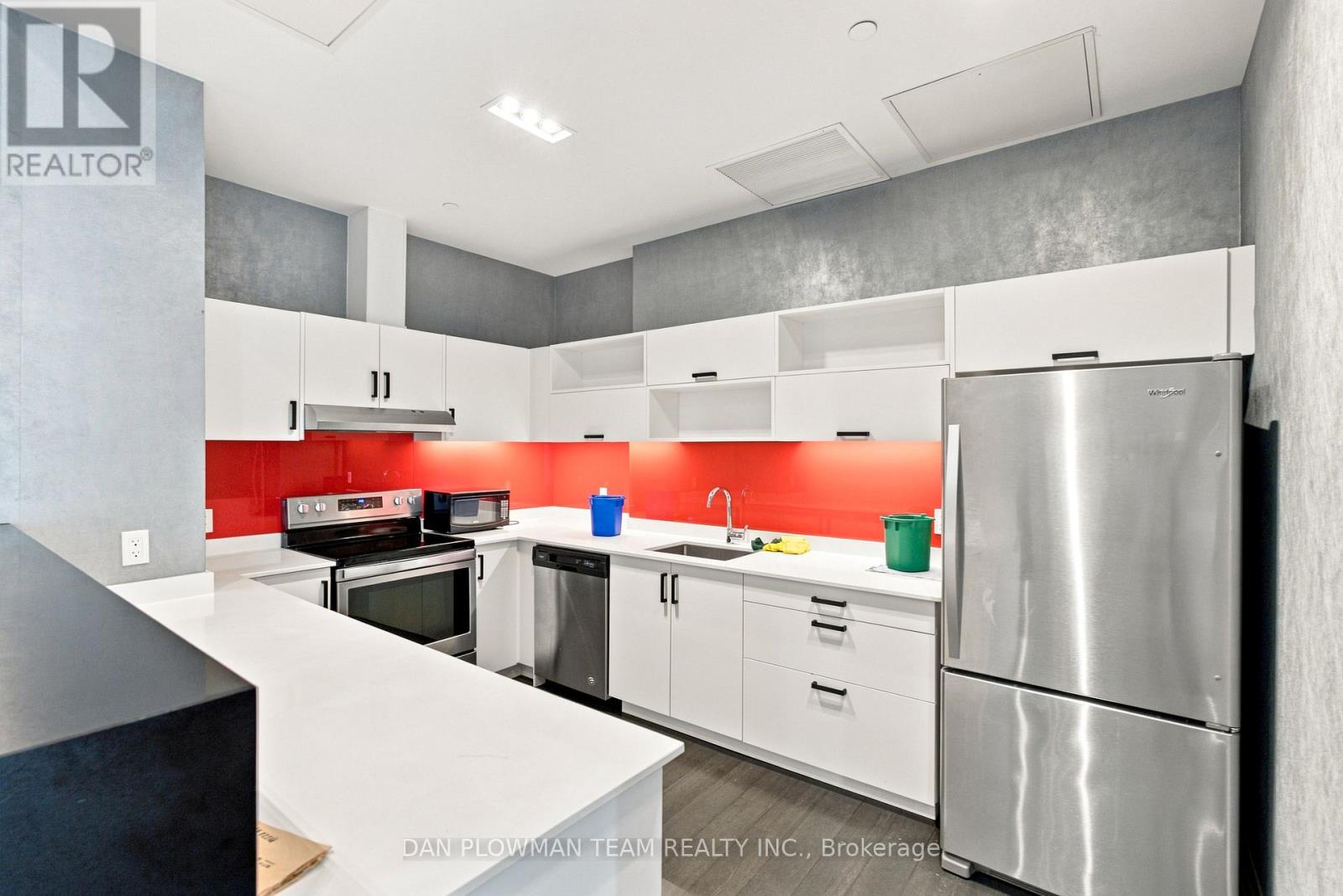 #227 20 MEADOWGLEN PLACE - Image 37